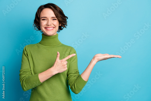 Fotografia Portrait of positive girl promoter point index finger copyspace hold hand demons