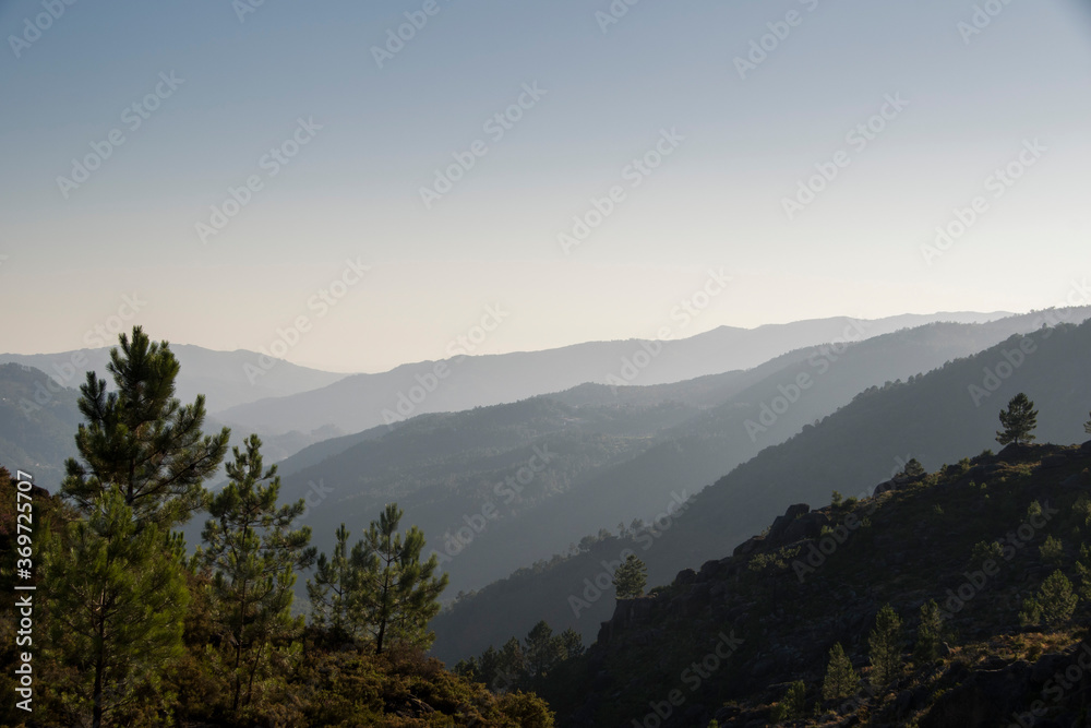 Obraz premium Mountain shapes ate sunset