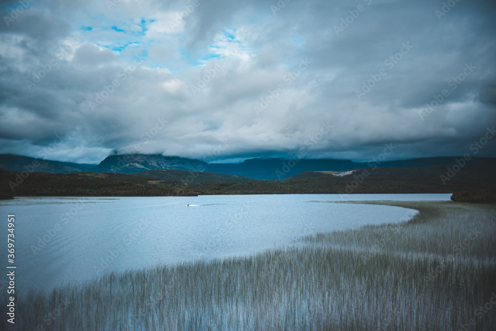 Fototapeta premium lake and clouds