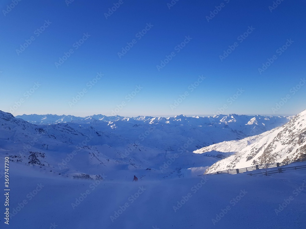 Fototapeta premium skiing in val thornes