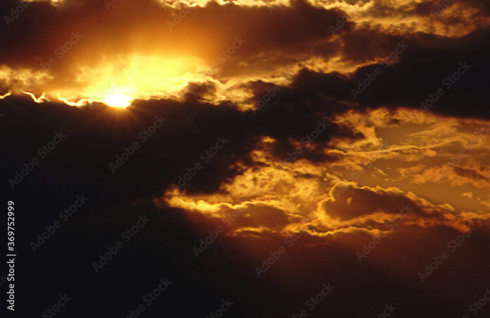 Obraz premium evening sunset in the sky