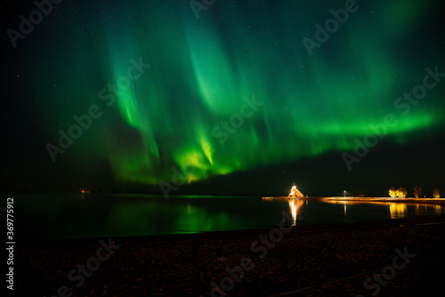 Fotografía The Aurora Borealis over Nallikari Beach in Oulu, Finland