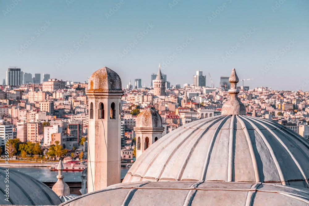 Fototapeta premium Panoramic cityscape of Istanbul from Suleymaniye Mosque overlooking the Golden Horn or Halic