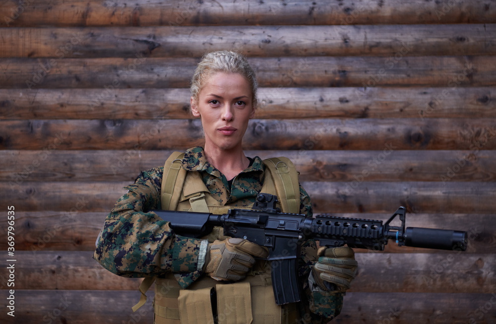 Fototapeta premium woman soldier