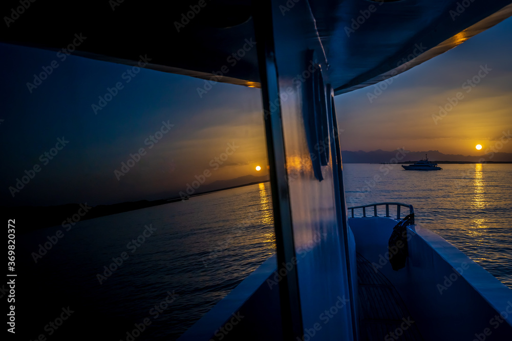 Fotografie Sunset Reflection over the Sea in a Boat Window