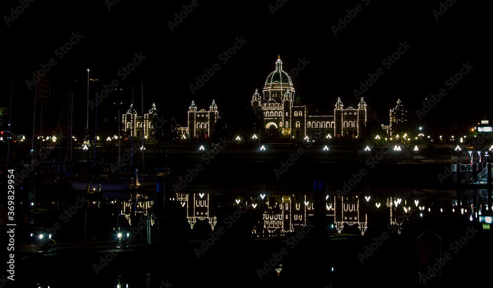 Obraz premium British Columbia parliament at night 