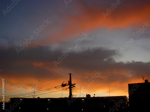 The cloud which is stained with a sunset to stare at at dusk