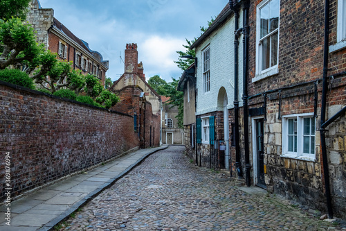 Fototapeta Naklejka Na Ścianę i Meble -  A small alley in old town York, England, on a cloudy day.