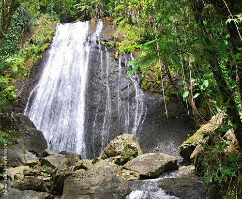 Wasserfall in El Yunque Regenwald  Puerto Rico