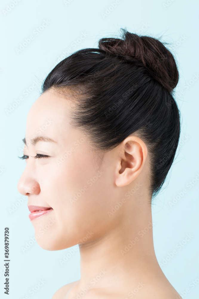 女性の横顔 女性の横顔