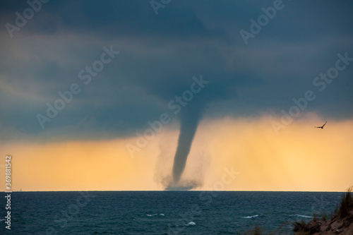 Tornado über dem Schwarzen Meer vor der Küste von Istanbul, Türkei