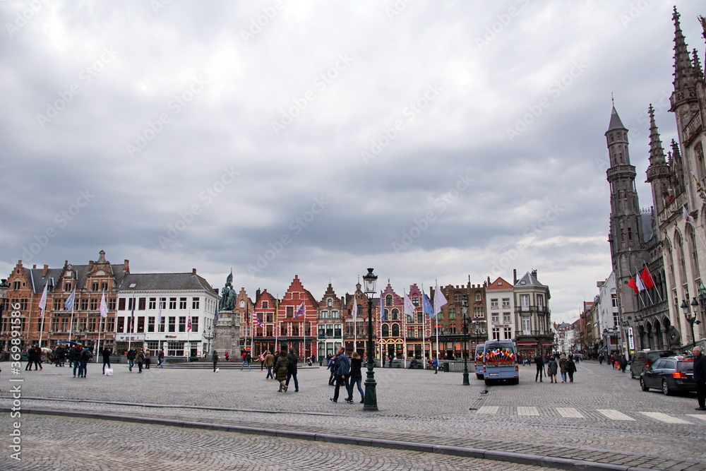 Obraz premium View of the colorful houses in traditional Flemish style on Grote Markt or Market Square in Bruges, Belgium