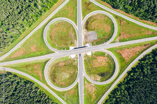 Fotografie Clover or daisy, a simple and cheap type of road junction