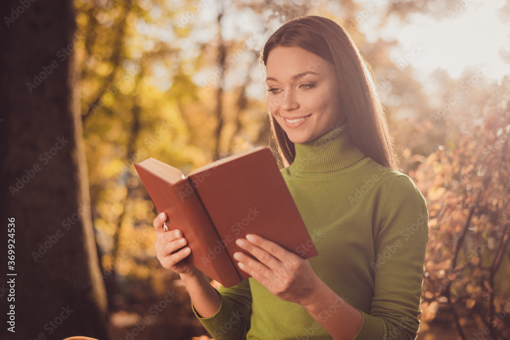 Photo of pretty charming intelligent lady come autumn park read science fiction novel sit among trees comfortable lonely place dreamy beaming smiling wear green turtleneck outdoors Photo of pretty charming intelligent lady come autumn park read science fiction novel sit among trees comfortable lonely place dreamy beaming smiling wear green turtleneck outdoors