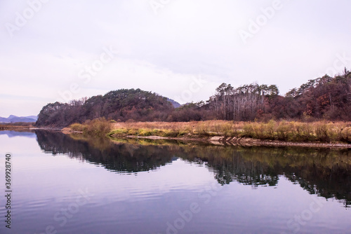 Fototapeta Naklejka Na Ścianę i Meble -  Landscape Lake. beautiful reflection.