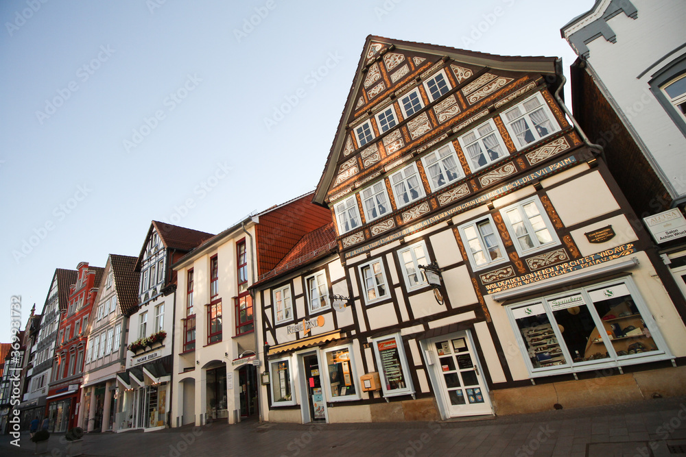 Kleinstadtidylle in Rinteln; Fachwerkhäuser an der Weserstraße
