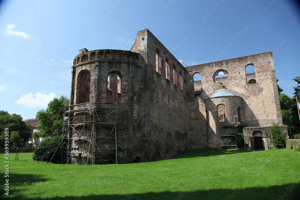 Ruinen der Stiftskirche in Bad Hersfeld. Hier finden jaehrlich Festspiele statt, die europaweit bekannt sind. Bad Hersfeld, Hessen, Deutschland, Europa