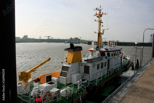 Lotsenboot in Bremerhaven photo