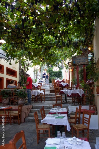 Fototapeta Naklejka Na Ścianę i Meble -  Narrow streets in Athens where to eat or drink something