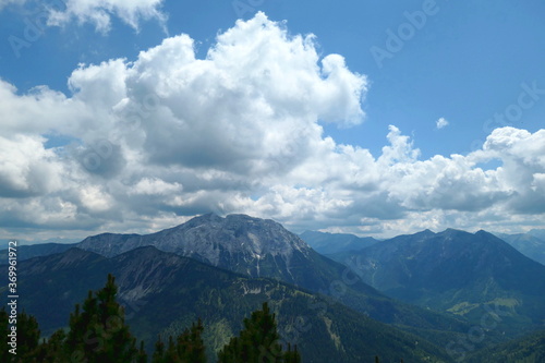 guffertspitze seen from Halserspitz with imrpessive cloud