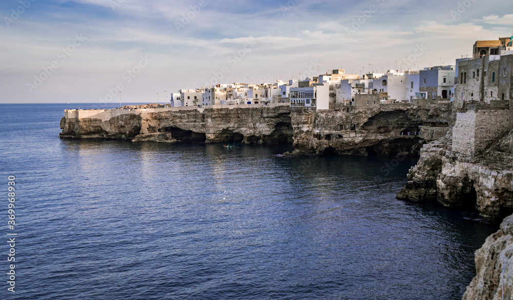 Vista sulle scogliere di Polignano a Mare, Bari