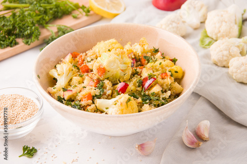 salad with cauliflower, quinoa, parsley and apple next to the ingredients