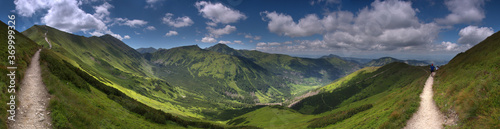 Panorama Tatry Zachodnie - Widko z góry Czubik na Dolinę Chochołowską © Ola i Eryk