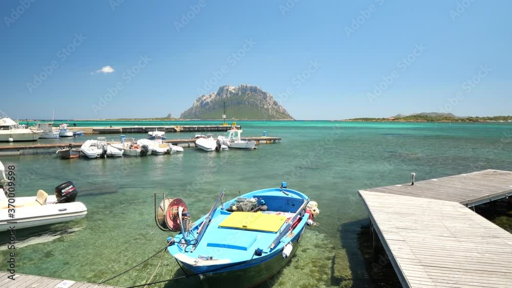 Loiri Porto San Paolo, esattamente a metà strada tra Olbia e San Teodoro, condivide con essi 15 mila ettari di mare e 40 chilometri costieri dell’area marina di Capo Coda Cavallo. Loiri Porto San Paolo, esattamente a metà strada tra Olbia e San Teodoro, condivide con essi 15 mila ettari di mare e 40 chilometri costieri dell’area marina di Capo Coda Cavallo.
