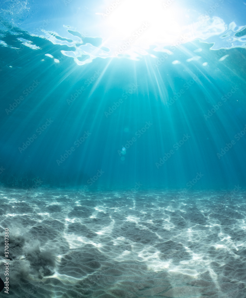 Clear water and light rays