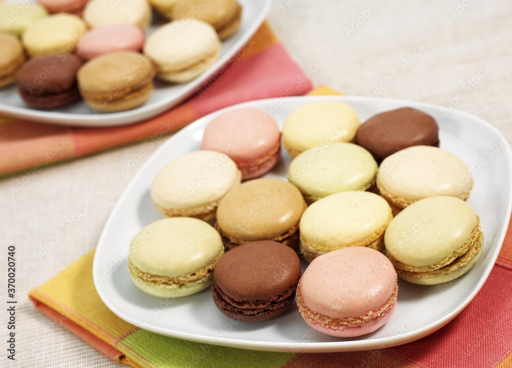 MACAROONS IN A PLATE MACAROONS IN A PLATE