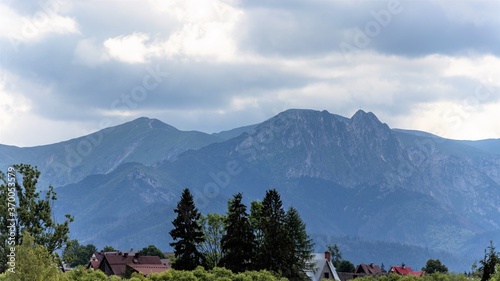 piękny widok na polskie góry i polany górskie