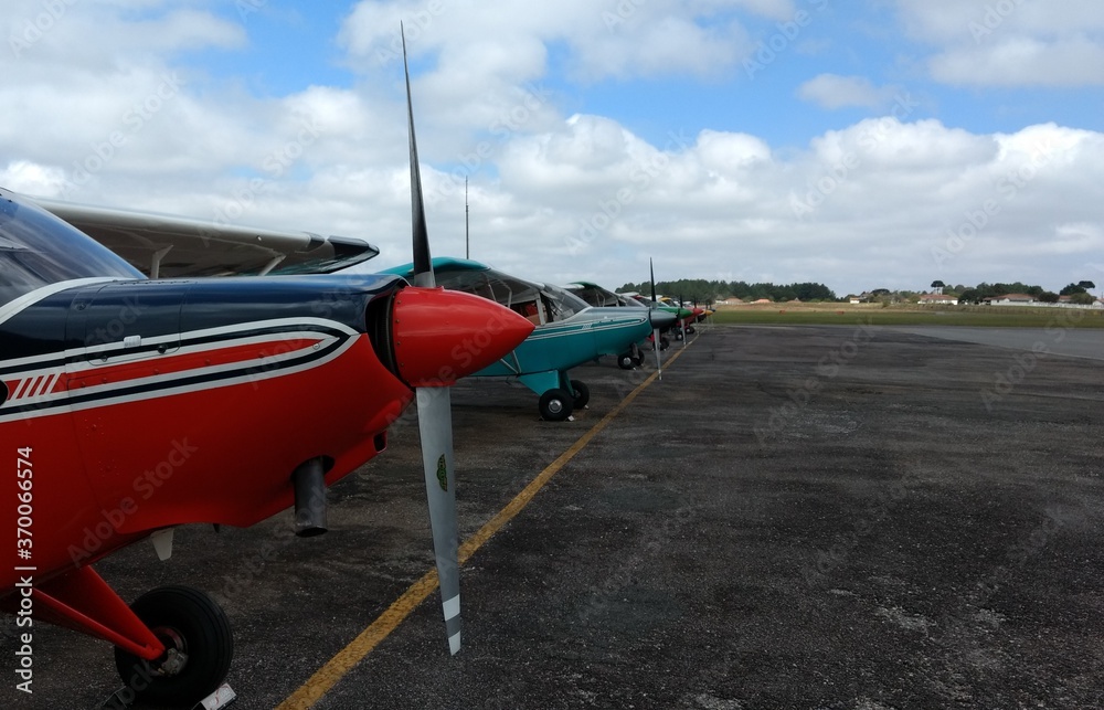 Fototapeta premium airplane in line