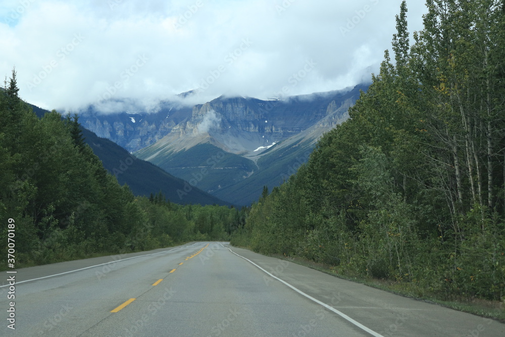 Fototapeta premium カナダのカナディアンロッキー、バンフ国立公園. ジャスパー国立公園