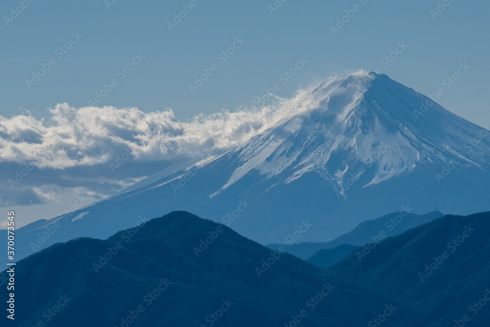 mount hood Fuji distant view from Kumotori