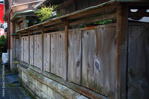 日本家屋の木製の塀