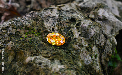 
Yellow sapphire have a beautiful luster.
On the floor photo