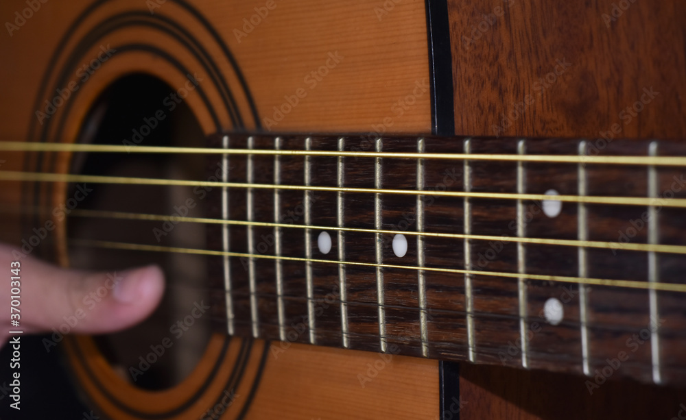 The guitar is a music player with good sound. The guitar is a music player with good sound.