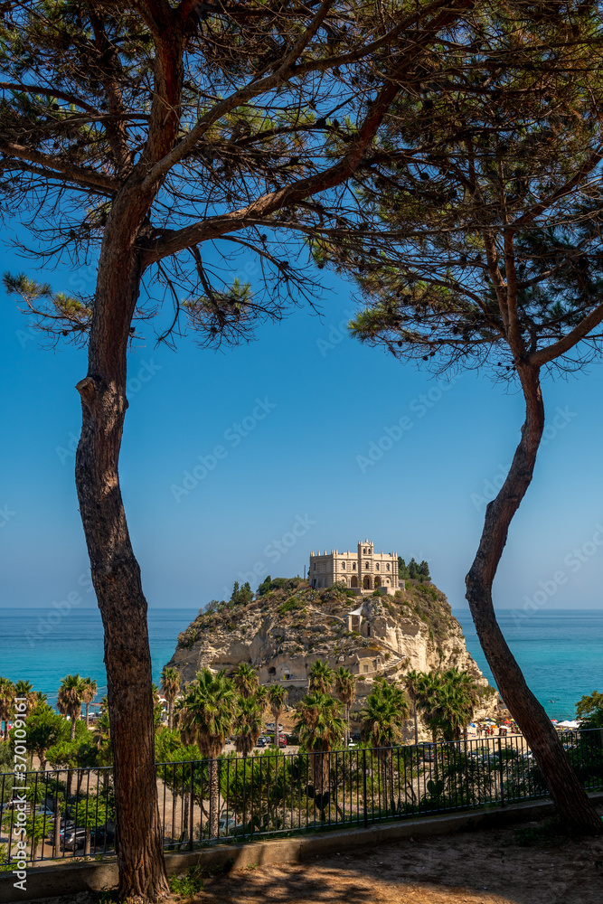 Santa Maria dell'Isola, Tropea, Calabria, Italy - obrazy, fototapety, plakaty 