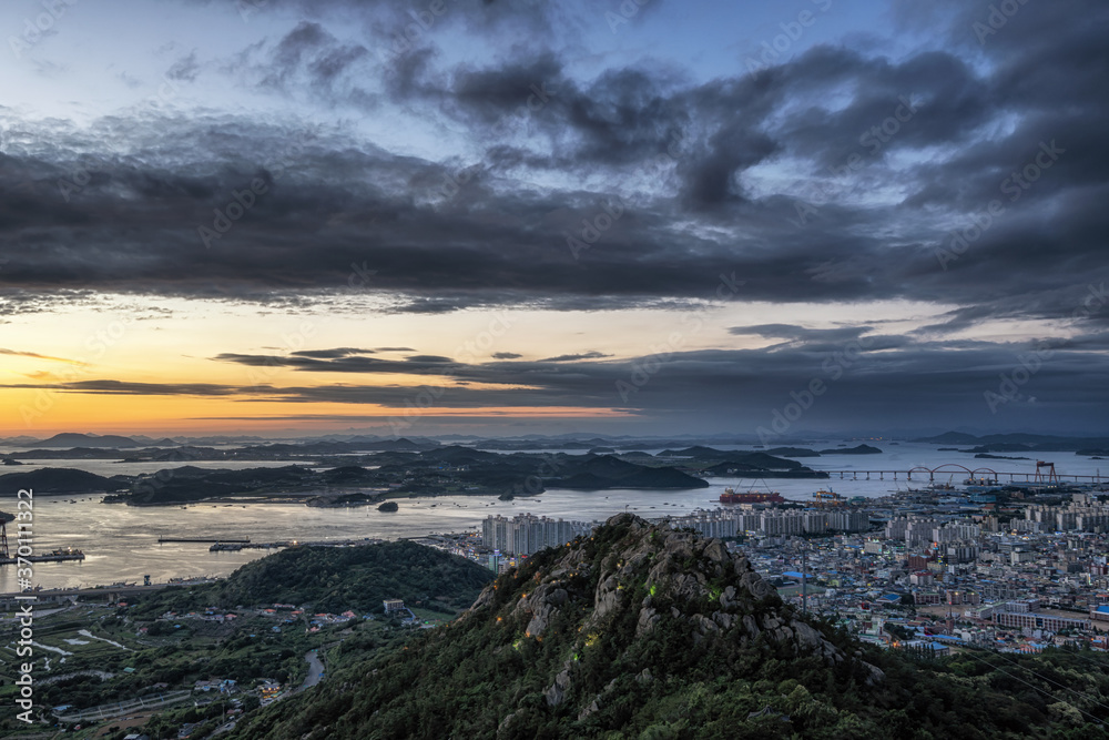 Fototapeta premium Yudalsan mountain sunset