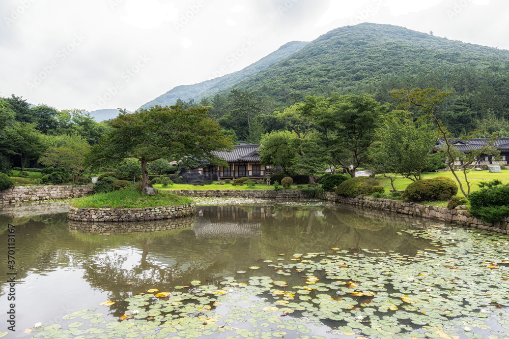 Fototapeta premium jindo ullimsanbang house