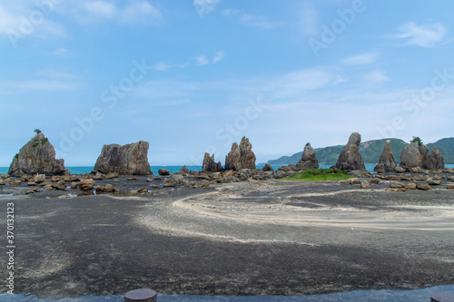 日本の和歌山県の橋杭岩 photo