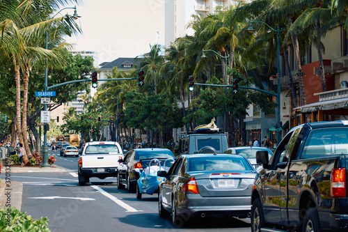 ハワイ・ワイキキの交通渋滞 © mapo