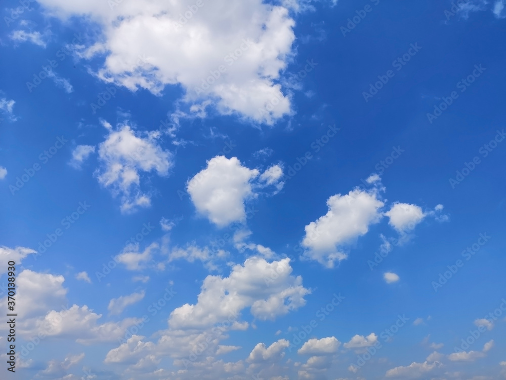 Obraz premium Beautiful blue sky and clouds natural background