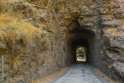 góra tunel skała droga wąska natura 