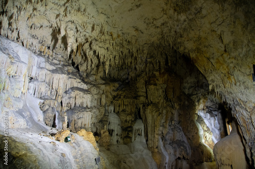 日本の沖永良部島の鍾乳洞で有名な昇竜洞