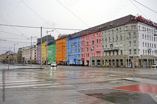 Foto View of colorful buildings in Wiedner Gurtel strasse