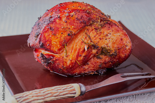 Slika na platnu Roasted gammon joint resting on meat plate.