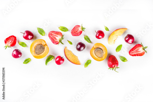 Fototapeta Naklejka Na Ścianę i Meble -  Summer fruits concept