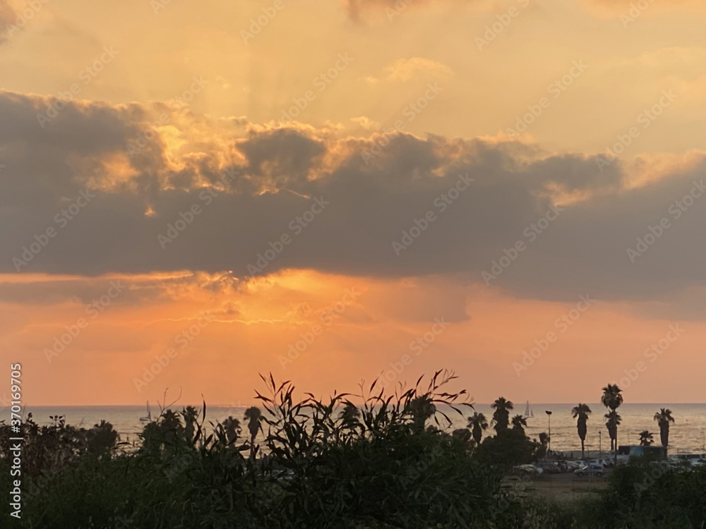 Obraz premium Beautiful sunset over the Mediterranean Sea.