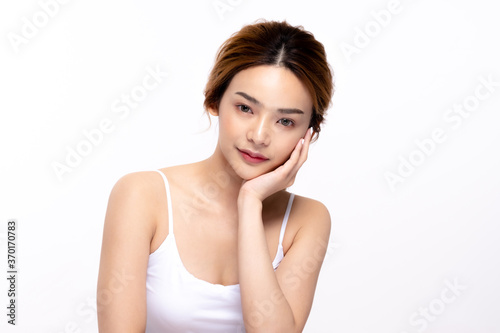 Healthy asian young beauty natural skin. beautiful girl makeup cosmetic model and spa concept